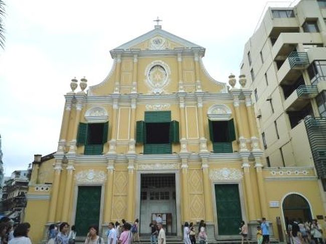 世界遺産②　『聖ドミニコ教会』<br /><br />１５８７年にメキシコのドミニコ会の修道士によって創建される。<br />別名バラ教会。<br />キレイなパステルカラー！<br />