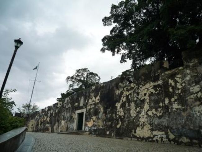 予想外の到着（笑）<br /><br />世界遺産③　『モンテの砦』<br /><br />海抜５２メートルの丘の上に、１６１７年から１６２６年の間にイエズス会の修道士によって築かれた要塞。