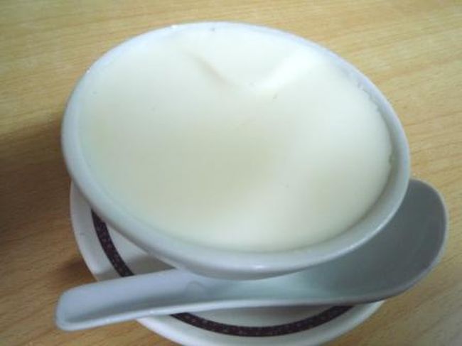 『義順牛奶公司』の“牛乳プリン”<br /><br />ここが本店なんだってー！<br />ホント牛乳牛乳してて、ダメな人はダメかも。。<br />私は、大丈夫！<br />冷たくってほんのり甘くって、おいしかった〜！