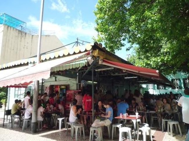 でも、目的地はここ！<br /><br />『大利来記珈琲室』<br /><br />ここまでは、『Ｃｉｔｙ ｏｆ ｄｒｅａｍｓ』からタクシーで。約１０分。<br />超人気店の為、大混雑！<br />１５時から販売ってガイドブックにあるけど、違うのー？？