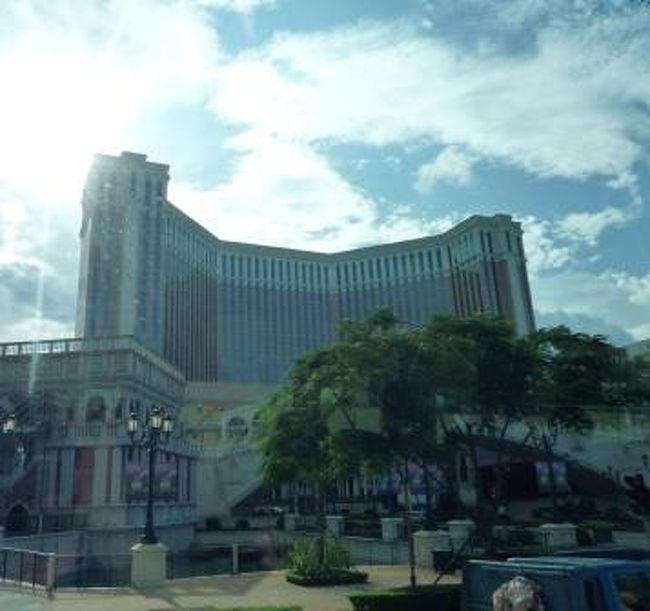 はい、ここでタイムアップ〜！<br />そろそろ帰らなきゃの時間になっちゃったよ。。<br /><br />カジノやってないじゃん…↓↓<br />仕方ない、また来るか〜<br /><br />ベネチアンからフェリーターミナルまでまたまた無料シャトルバス。<br />