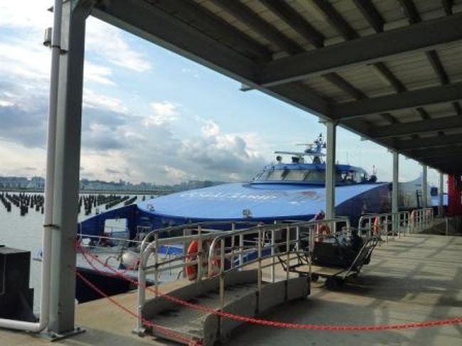 夕方だからかイミグレも超混んでたし、席も満席。<br /><br />ベネチアン系列の『コタイジェット』<br />見た目かっこ良さげだけど、乗り心地はフツー。<br /><br />