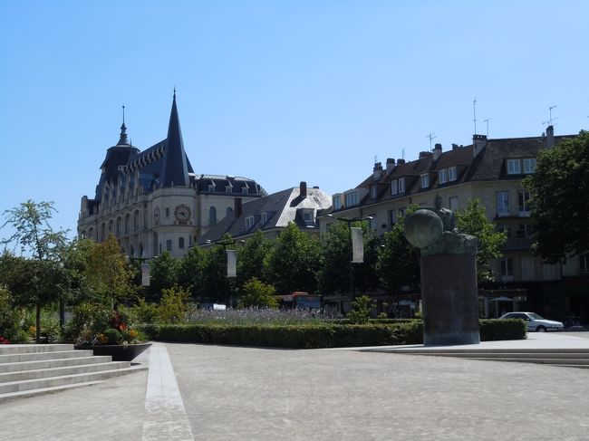 シャルトルからロワールまでは2時間くらいかかるらしい。<br />