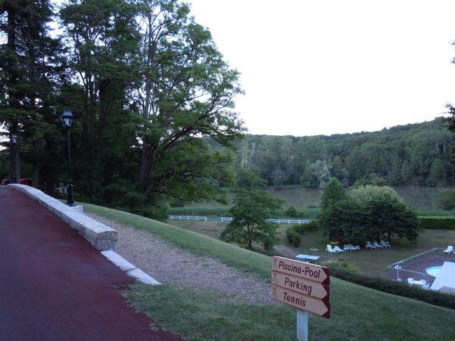 ホテル前の道。<br /><br />ホントになんにも建物とか見えない。<br />広いなぁ。<br /><br />絶対迷子になるよ。