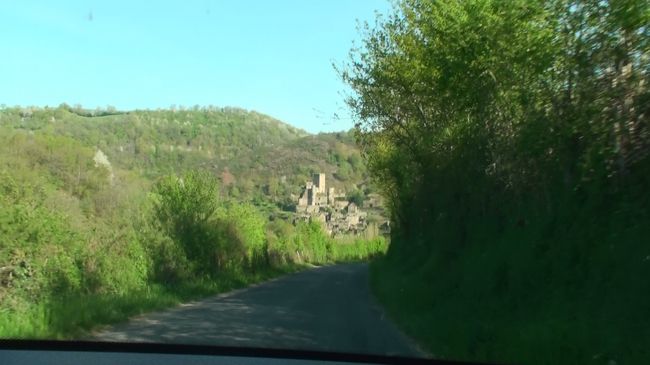 とある角を曲がると突然「美しい村」が目の前に現れるという経験はもう何度目でしょうか。だいぶ慣れてきました。<br /><br />ベルカステルも美しいんだろうなあ。