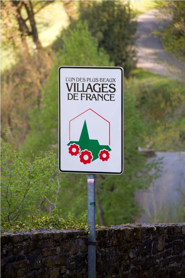 こちらのおなじみの看板も写真に撮っておきましょう。