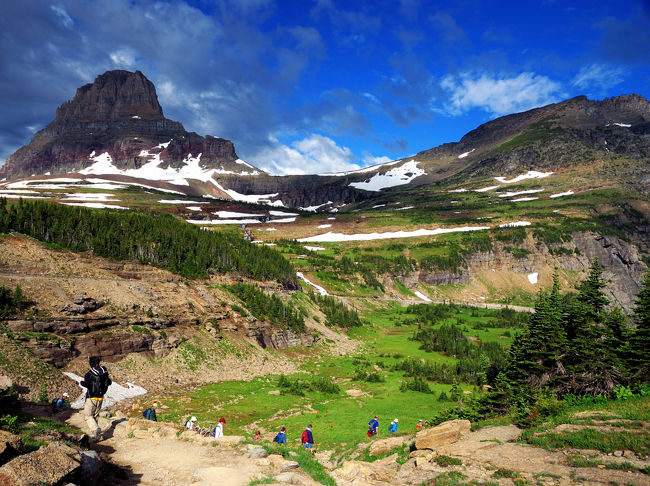 Logan Passの山々を見ながら歩き始めます。<br /><br />心配していた天気も良くて、大丈夫の様です。