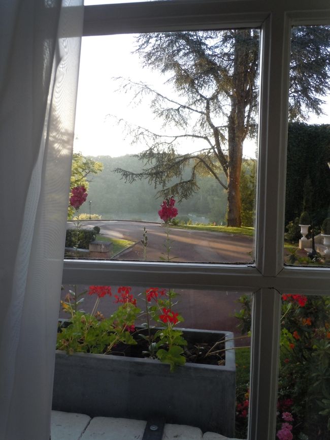 おはようございます！<br /><br />部屋からの景色〜<br />朝もやがかかってて素敵