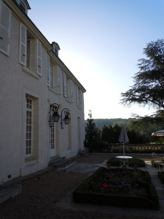 中庭広い。<br /><br />訂正、中庭も広い。