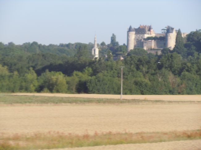 今日も寝ないで行くぞ〜<br /><br />遠くにお城が見えたから撮ってみた。<br />でもお城見分けがつかない；