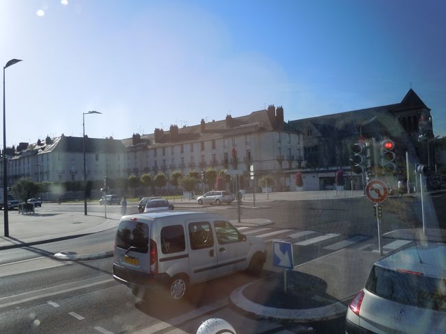 おおきい建物。<br />なんだったっけなぁ・・・