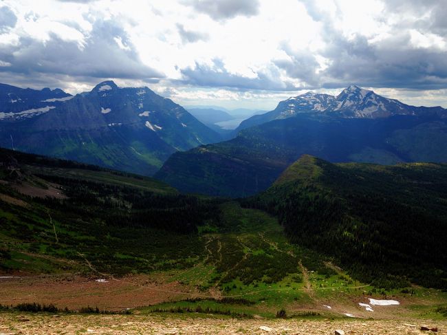 14:55 西を望むと、はるか向うにMcDonald湖が見えています。<br />     <br />　　　さあ、降りましょう。