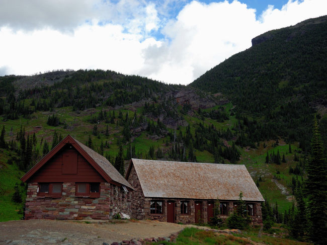 15:50 GranitePark Charletに到着です。<br /><br />日本の山小屋と違って予約していないと泊まれません。<br />でもお水や、エナジーバーなどのスナックは売ってました。<br />値段は聞かないほうが良さそうです。<br /><br />