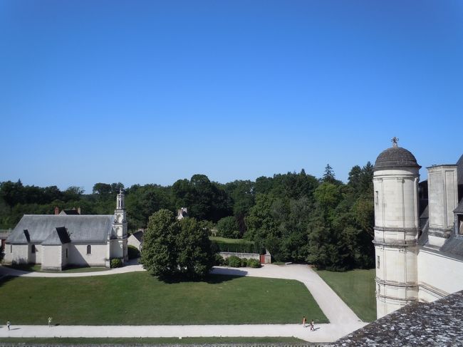 あ。<br />あっちにちっこい建物がある。<br /><br />（実際はちっこくないんだと思う）