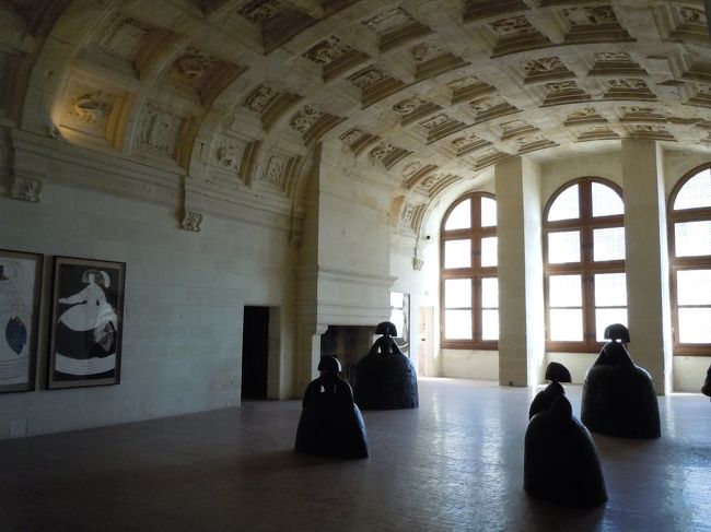 ベラスケスの王女マルガリータを元にした現代アート。<br /><br />わたしが行ったときはシャンボール中に現代アートが展示されていた。<br />これの王女たちはそんなに嫌じゃなかったけど<br />正直、展示いらないよ〜って感じだった・・・<br /><br />まぁ、やたら空間があるから利用いなくちゃという気持ちも<br />わからんではないがしかし。