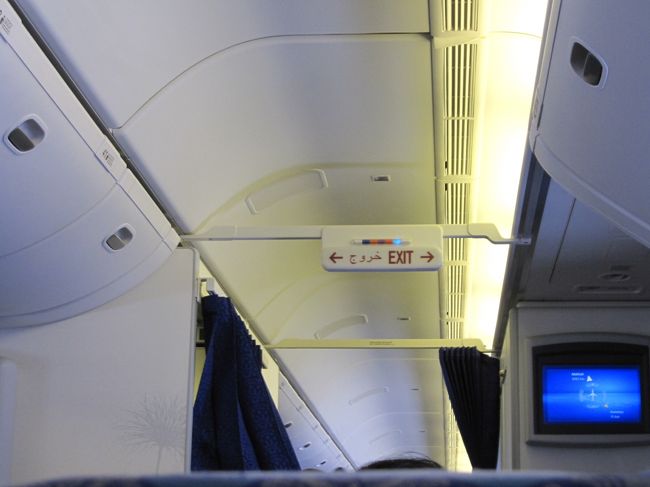 機内にはアラビア語が！！<br />