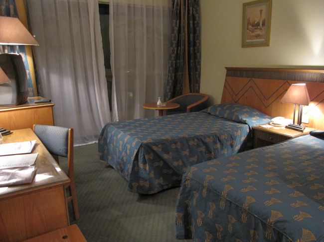 空港から１時間走って１日目の宿ジョゼルパートナーホテルに<br />到着しました。<br /><br />ここは一番良くなかった気がする・・・<br />まっ寝るだけだからいいんだけどねっ