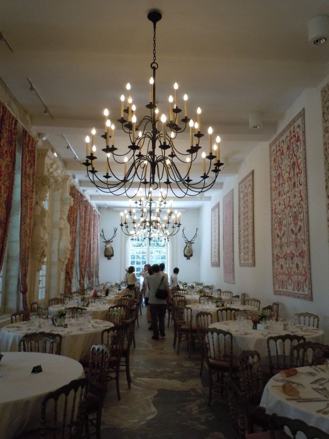 縦長で素敵な空間。