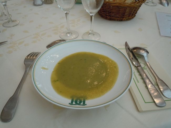 ソラマメのスープ・・・だったかなぁ。