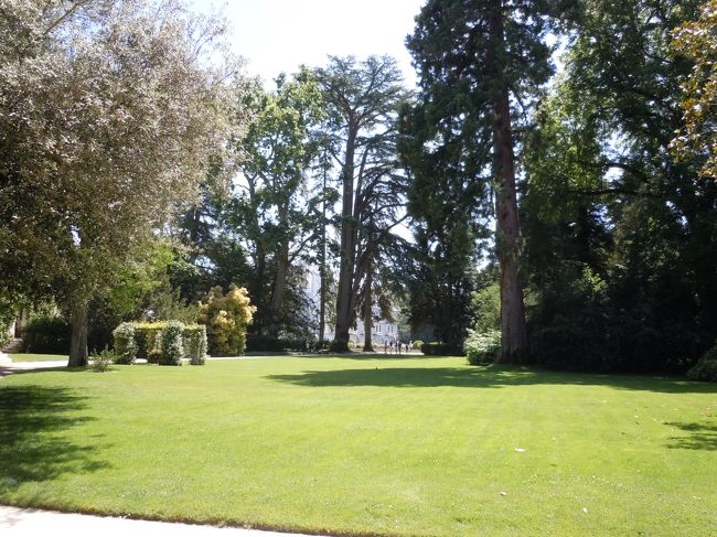 さて、お城に向けててくてく。