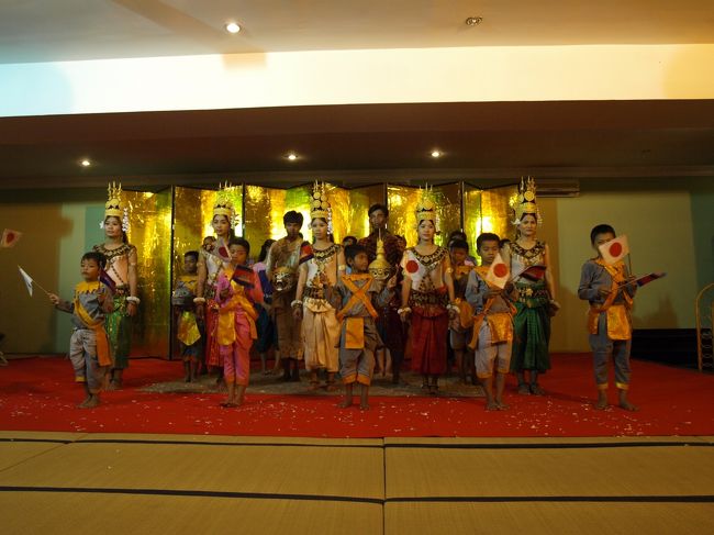 まぁ、これはツアーに付いていたものだから、積極的に「見よう」って感じのお客さんは少なかったからなぁ。<br /><br />ちょっと踊り子たちが可哀想だった。 <br /><br /><br /><br /><br />