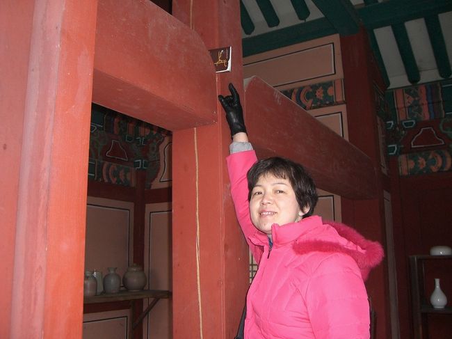 ドラマで出てきた母からチャングムに託すために隠した手紙の場所です。<br />以前はドラマで使用した手紙があったそうですが、今は誰かが持って行ってしまったのかなくなってしまったそうです。