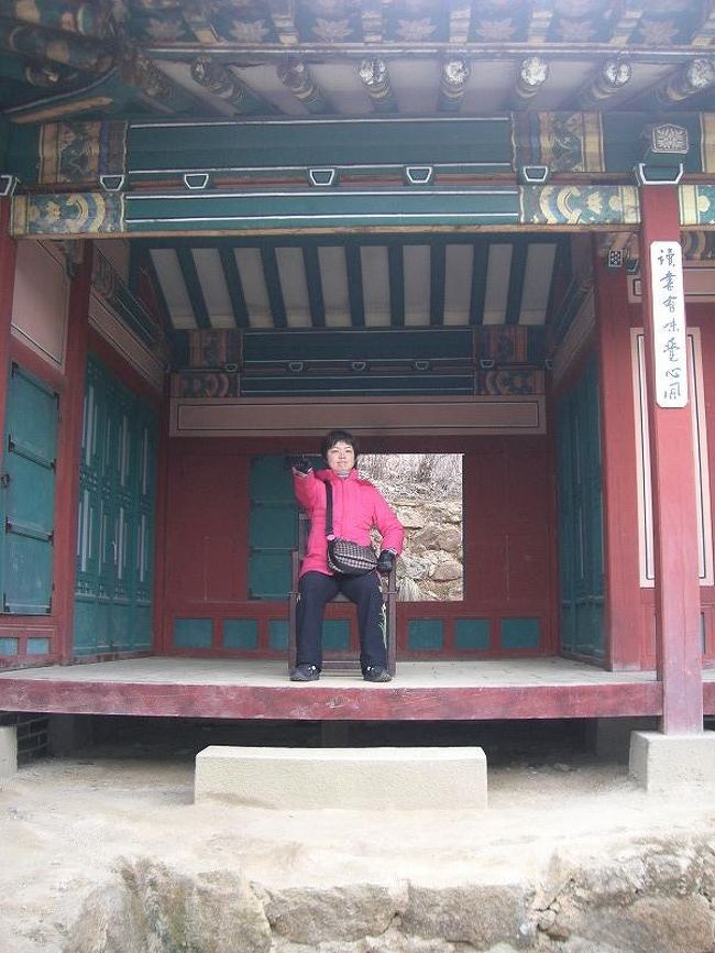 こちらは取調官の座る席