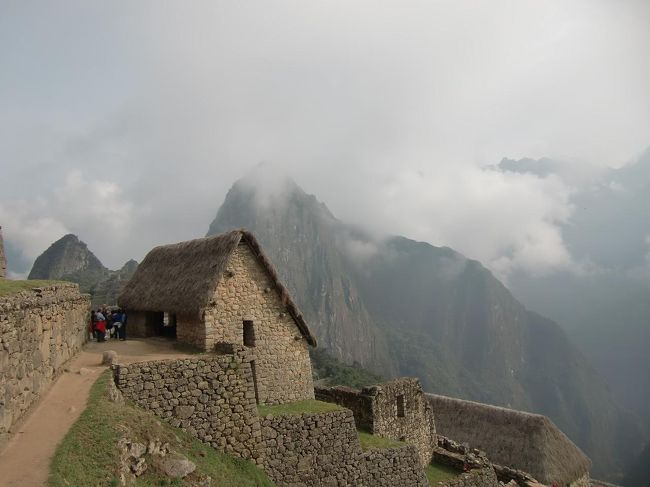 昨日と同じコースであるが、雲がかかったワイナピチュ（写真）は幻想的で悪くはない。