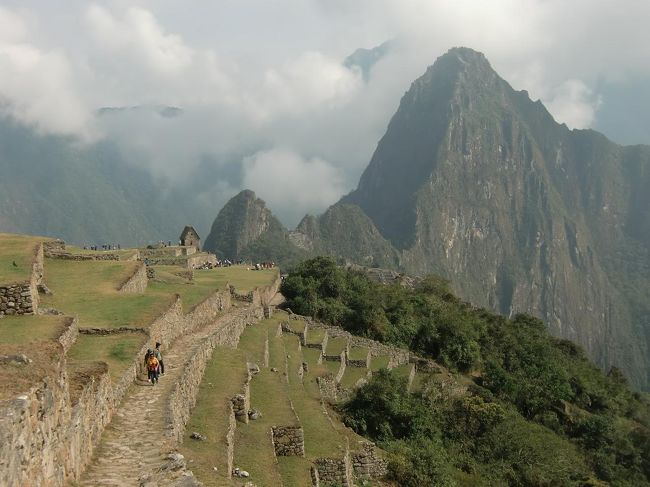 インカ皇帝が１年に１回、この道を通ってクスコからマチュピチュまでやって来たという。皇帝の道の最後を飾るのが「インティプンク」から「マチュピチュ」までの道のりである。今日はここを歩く。
