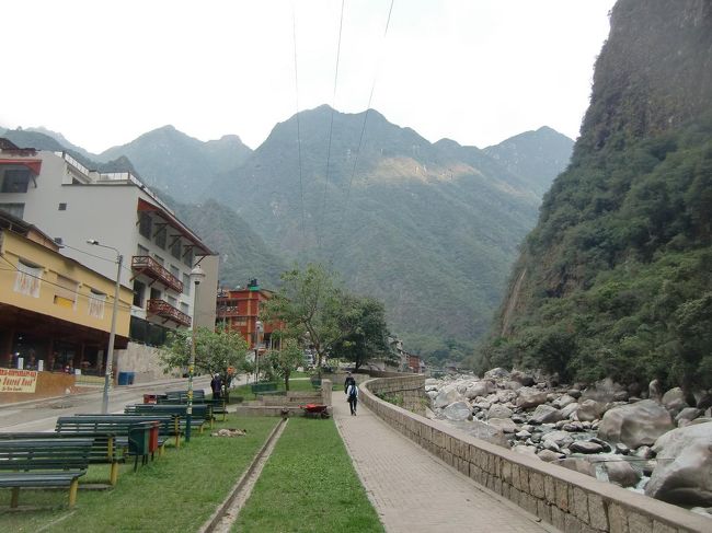 マチュピチュ村は小さく、それ程魅力的でもない。日本の山間に開けた温泉街という雰囲気である。