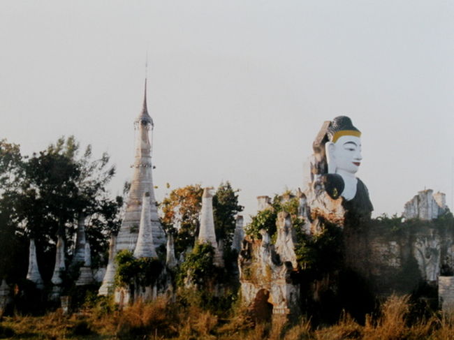 あ、大仏、と思ったら、横から見たら薄っぺらい・・・