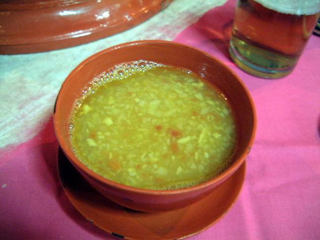 これが・・・・<br /><br />こんなに見た目を裏切られる料理は初めてでした。<br />このスープも味がない・・・