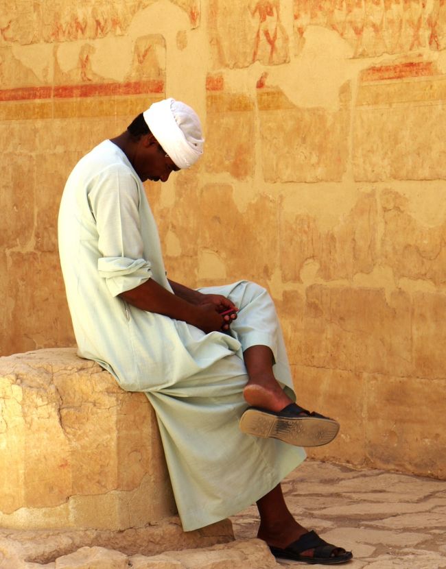 係員は昼寝ちゅう。