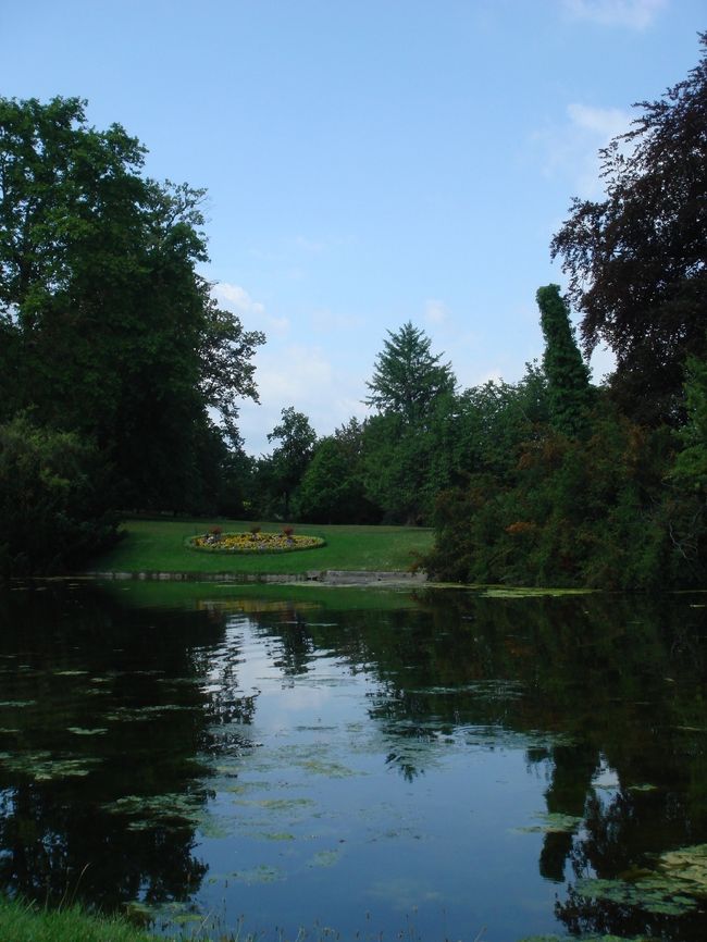 今回の目的は（も？）湖に浮かぶ小島にあるレストラン、シャレ･デ･ジル。