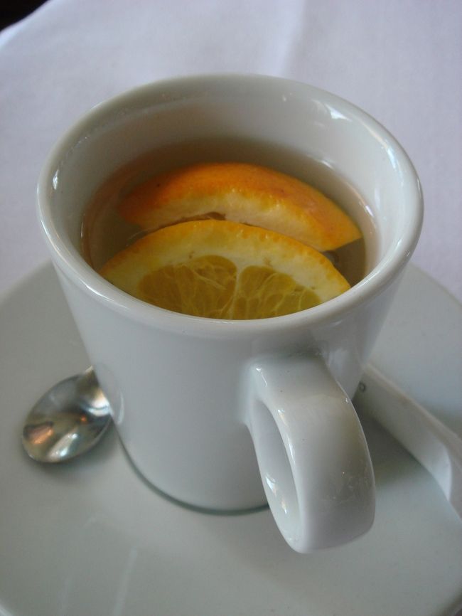 おなかがいっぱいだったのでデザートは頼まずお茶を飲みました。<br />これはお友達が注文したホワイトティー。