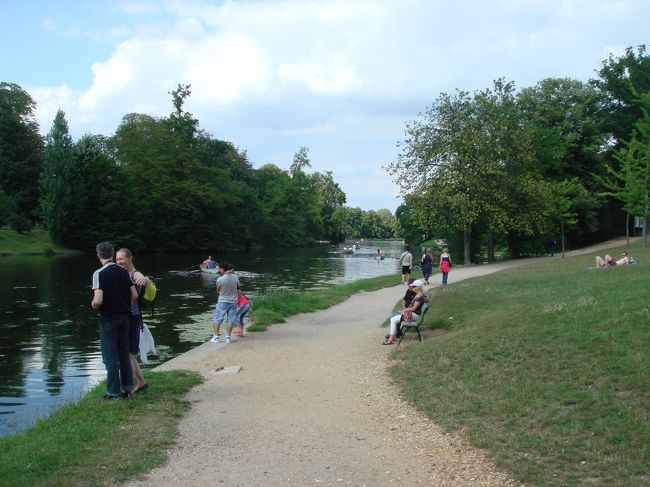 お腹がいっぱいになったところで、ゆっくり歩いて駅に向かいます。