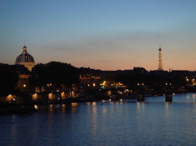 一人でボーっとセーヌ河岸を歩くのも大好きです^^