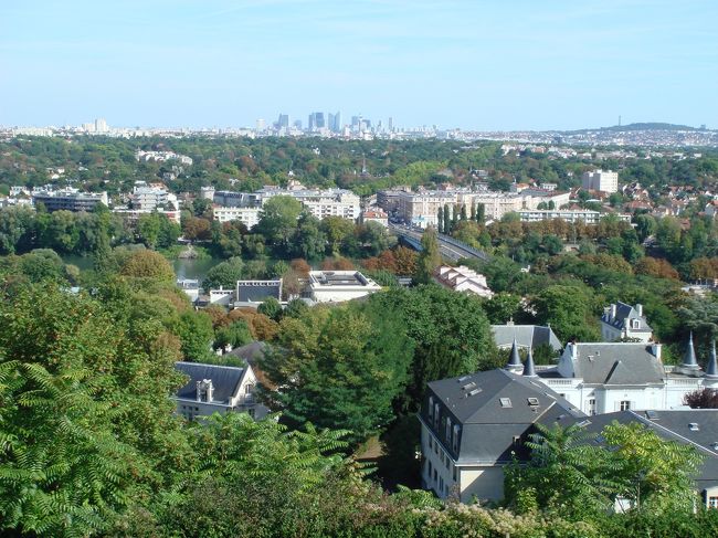 もうすっかり秋のような気候になったある日。<br /><br />旦那と、お友達たちと一緒にサン･ジェルマン･アン･レーに行きました。<br />お天気も良く、空気も綺麗で心も体もリフレッシュできました。