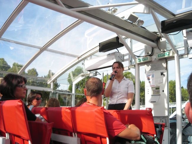 ルーブルの後はセーヌ川クルーズです。<br />クルーズと聞いてすっかり勘違いしてました。。。<br />水上バスなんだ〜（恥）