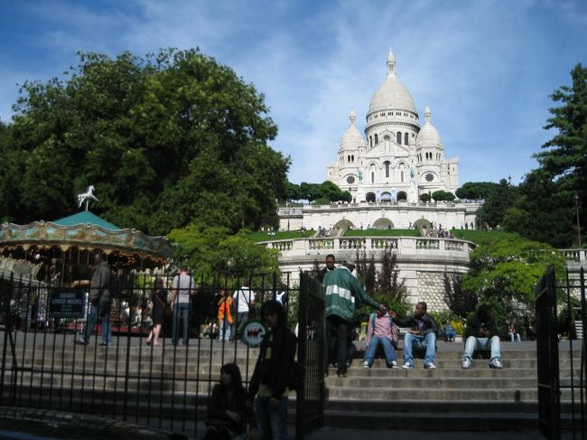 続いてモンマルトル。<br />サクレクール寺院。