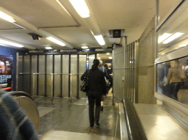 エウロパのメトロはスペイン・フランス・イタリアしか乗った経験が無いのですが、どちらも均一料金、これは公共の足を確保している為で素晴らしい限りです、大阪市交通局の様に権益と自分の欲だけで働いているのとの違いか？