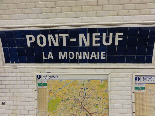 ポン・ヌフでメトロを降りてセーヌ沿いに散歩。