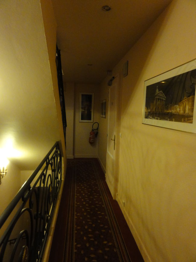 Ｈｏｔｅｌ　Ｄｅ　Ｖａｒｅｎｎｅの廊下、突き当りの部屋でした。