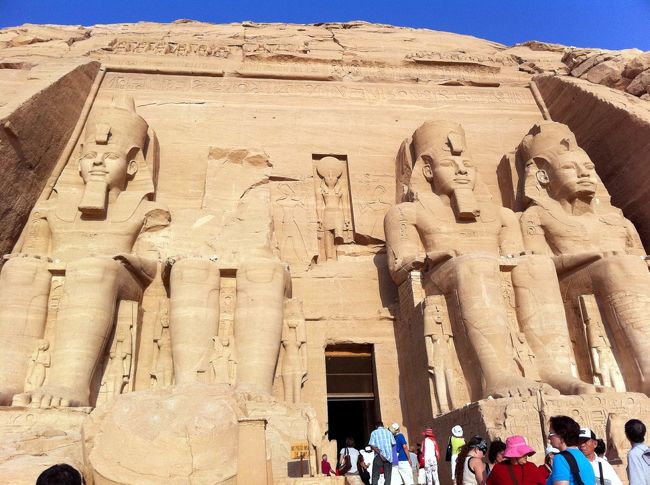 アブシンベル神殿。