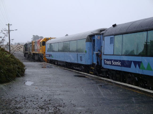 少しの間、停車します<br /><br />列車を降りてパシャリ