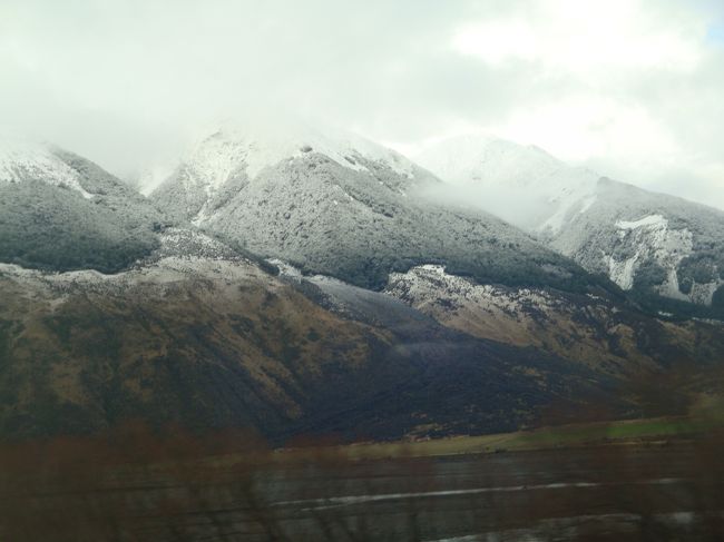 峠越えも無事にでき、体も温まったくらいで、もう、アーサーズ・パス国立公園内に入り、下車駅ももう直ぐです。。