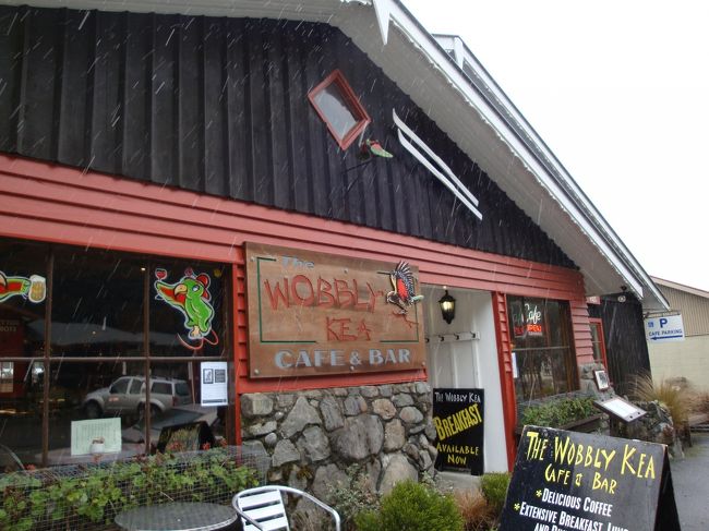 早めのランチです<br /><br />「THE WOBBLIY KEA」