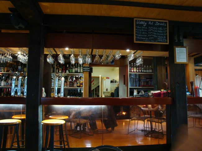 厨房・・<br /><br />なんだか、映画に出てくるようなバーみたいで雰囲気は良いな