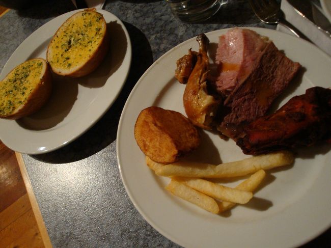 夕食も、バイキングです！<br /><br />ここの、ガーリックトーストが絶品！<br /><br />焼き立てホワホワで美味し〜い＾＾