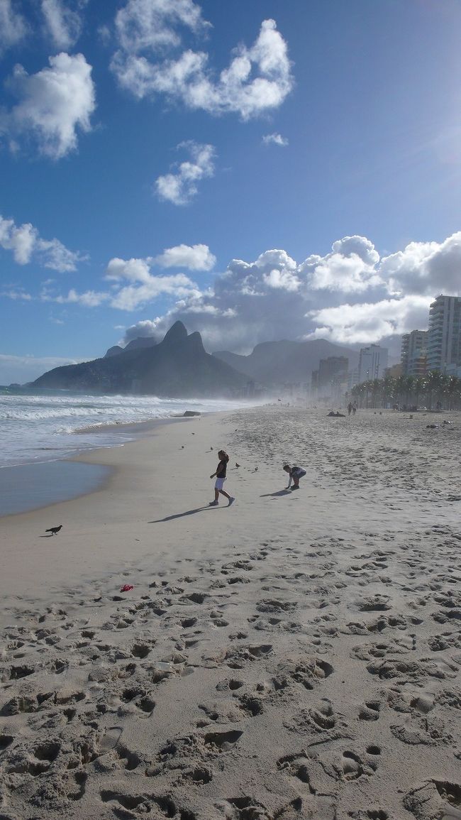 イパネマは、風が強くて水しぶきがずいぶんとあがっていました。